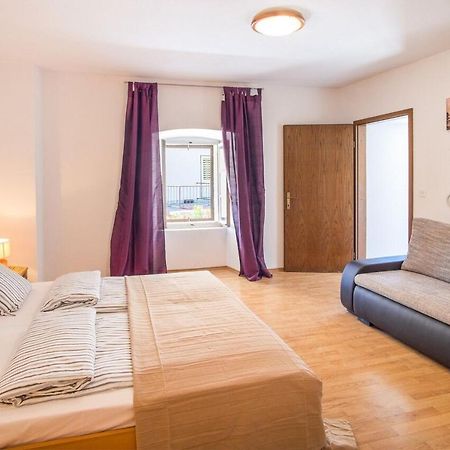 Apartment Polo Vrbnik Dış mekan fotoğraf