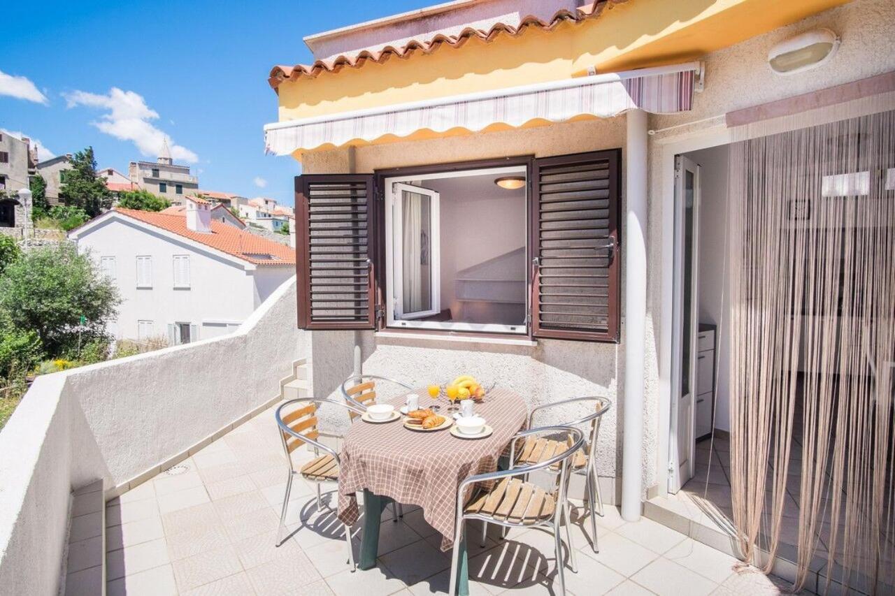 Apartment Polo Vrbnik Dış mekan fotoğraf